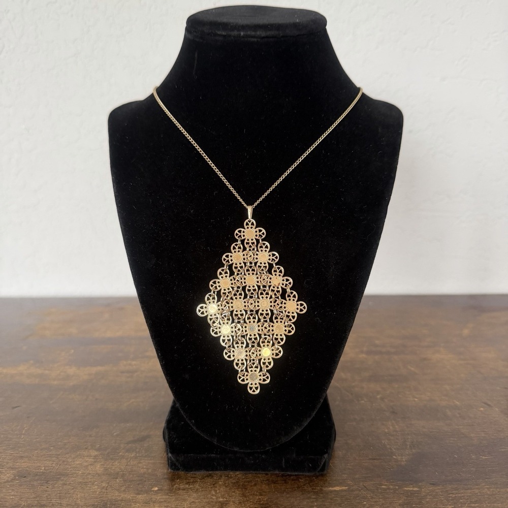 1970s Sarah Coventry Golden Petals Pendant Necklace‎ Vintage Signed Gold Tone